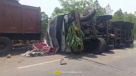 पालकोट।सोमरा। राउरकेला से सिम गोरखपुर की ओर मालगाड़ी जा रही थी गाय को बचाने के रूप में चालक का संतुलितखराब हो जाने के का