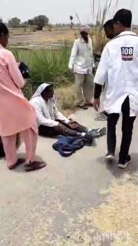 बिधूना: अछल्दा क्षेत्र के बझेरा गांव के पास बाइक और साइकिल में टक्कर, तीन लोग घायल
