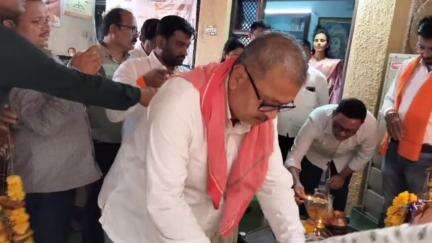 तुमसर: मिटेवाणी येथे आरोग्य तपासणी शिबिराला आमदार राजू कारेमोरे यांची भेट