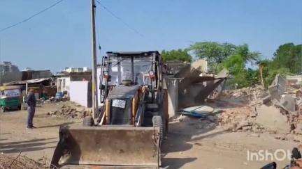 રાજકોટ પૂર્વ: રૈયાધાર વિસ્તારમાં પોલીસનું ઓપરેશન ડિમોલિશન,રૂ.6 કરોડની જમીન પરથી અસામાજિક તત્વોના દબાણો દૂર કરવામાં આવ્યા