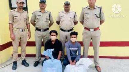 सल्ट: पुलिस टीम ने मरचूला के समीप पिकअप वाहन से ₹4 लाख 22 हजार का गांजा बरामद कर 2 अभियुक्तों को किया गिरफ्तार