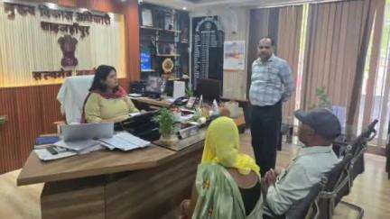 शाहजहांपुर: मुख्य विकास अधिकारी ने जिले के विभिन्न इलाकों से पहुंचे फरियादियों की समस्याएं सुनीं, अधिकारियों को दिए निर्देश