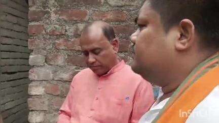 রতুয়া ১: দুর্গাপুর এলাকায় অশান্তির ঘটনায় পরিবারগুলোর সাথে দেখা করতে পৌঁছলেন বিজেপি বিধায়কদের একটি প্রতিনিধি দল