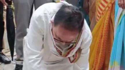 ধর্মনগর: স্বাধীনতার পর এই প্রথম আলগাপুর ৩নং ওয়ার্ডের রাস্তার ঢালাই শুরু হল,এক সাক্ষাৎকারে এমনটাই বলেন ধর্মনগরের বিধায়ক