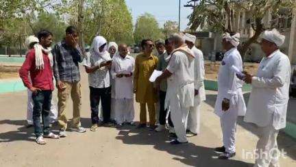चूरू: गांव डालमाण में अतिक्रमण हटाने की मांग को लेकर जिला कलक्टर को दिया ज्ञापन, सीमा चिन्ह कायम करने की भी मांग
