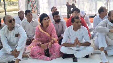 अजमेर: अजमेर में शहर जिला कांग्रेस कमेटी ने संविधान बचाओ धरना दिया, महासचिव महेंद्र चौधरी भी रहे शामिल