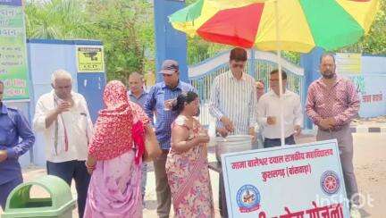 कुशलगढ़: कुशलगढ़ में राष्ट्रीय सेवा योजना की अभिनव पहल, राहगीरों को पिलाया शीतल रस