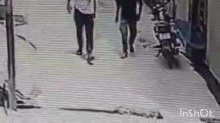 विवेक विहार कॉलोनी में सूने घर में चोरी, चोर नगदी, जेवरात और मोबाइल ले गए, सीसीटीवी में कैद