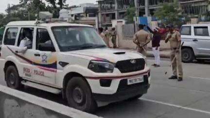 अजित पवार बीडमध्ये दाखल होताच पोलिसांचा तगडा बंदोबस्त तैनात करण्यात आला आहे