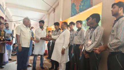 किशनगंज: सरस्वती विद्या मंदिर में प्रतिभाओं का सम्मान, गरिमामय समारोह आयोजित