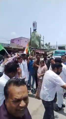 भाजपा नेताओं के विवादित बयानों पर कांग्रेस कार्यकर्ताओं ने श्रीजगदीश देवड़ा, श्रीविजय शाह और कुलस्ते के खिलाफ ज्ञापन दिय
