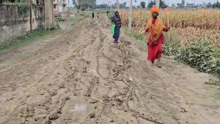 बनमा इटहरी: सामुदायिक स्वास्थ्य केंद्र बनमा ईटहरी जाने वाली सड़क जर्जर, स्वास्थ्य कर्मी सहित मरीजों की बढ़ी परेशानी #jansamasya