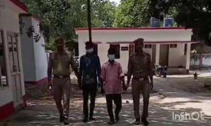 संडीला: अतरौली पुलिस ने हत्यारोपी पिता और उसके बेटे को बांके सहित किया गिरफ्तार