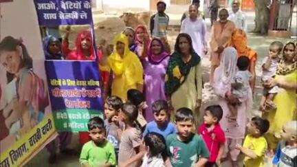 चरखी दादरी: गांव रामबास में पहुंची बेटी बचाओ बेटी पढ़ाओ रथयात्रा, ग्रामीणों को दिया गया संदेश