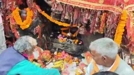 पौड़ी: राठ क्षेत्र के भैरव मंदिर निर्माण को लेकर भाजपा नेता डॉ. धन सिंह रावत और कांग्रेस नेता गणेश गोदियाल के बीच तनातनी