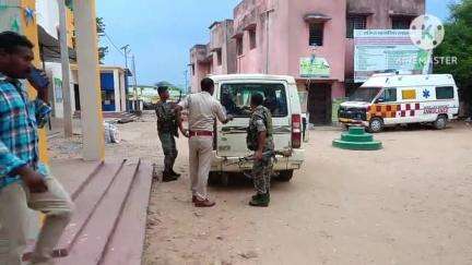 घाघरा: पुटो गांव में मोटरसाइकिल से गिरकर दो युवक और एक युवती घायल, पुलिस ने सीएचसी घाघरा में कराया भर्ती