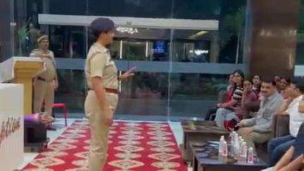 लाडपुरा: चंबल होस्टल एसोसिएशन के संवाद कार्यक्रम में सिटी एसपी अमृता दुहन ने कहा- दिल रखो, दिल में मत रखो