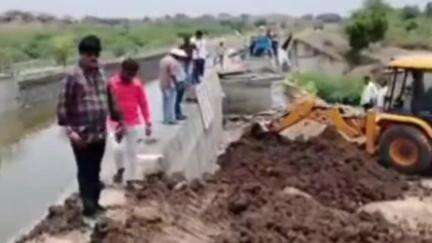 माळशिरस: पिलीव कालव्याची दुरुस्ती केवळ 12 दिवसात, पूर्ण क्षमतेने पाणी सोडल्याने शेतकऱ्यांना होणार फायदा