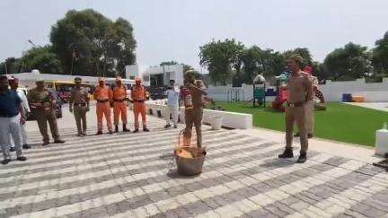 शाहजहांपुर: भांवलखेड़ा ब्लॉक के निजी स्कूल में आपदा से निपटने के लिए एसडीआरएफ, फायर ब्रिगेड और स्वास्थ्य टीम ने किया मॉक ड्रिल