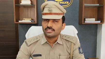 વડોદરા ઉત્તર: ડીજીટલ એરેસ્ટના ના ગુના બાબતે સાયબર ક્રાઇમ પોલિસ સ્ટેશન ના ACP એ પો.સ્ટે ખાતે થી 4 કલાકે પત્રકારો ને સંબોધિત કર્યા