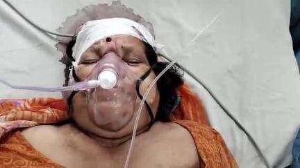 मुरादाबाद: मुरादाबाद रेलवे स्टेशन पर रेलवे ट्रैक पार करते समय बुजुर्ग महिला ट्रेन की चपेट में आई, इलाज के लिए अस्पताल में भर्ती