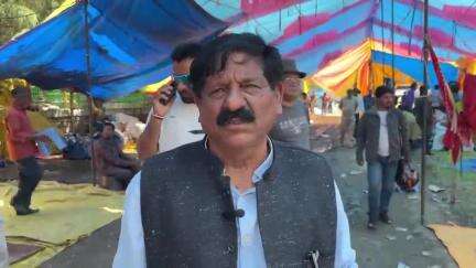 कुल्लू: ढालपुर में नगर परिषद अध्यक्ष गोपाल कृष्ण महंत ने व्यापारियों को मेला कमेटी द्वारा 3 दिन अतिरिक्त बढ़ाकर दी सुविधा