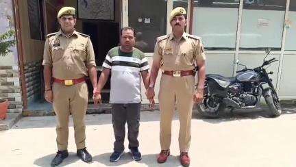 शाहजहांपुर: थाना कोतवाली पुलिस ने छेड़छाड़ और मारपीट के मामले में वांछित आरोपी को बरेली मोड़ से किया गिरफ्तार