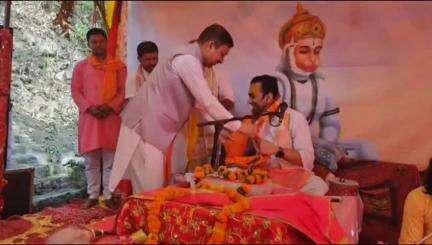 नाहन: सुरला में श्री ब्रह्मदेवता मंदिर में रामकथा का आयोजन, सांसद सुरेश कश्यप एवं BJP प्रदेशाध्यक्ष डॉ राजीव बिन्दल शामिल हुए