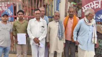 झाझा: लड़की के अपहरण केस में युवक पर प्राथमिकी दर्ज होने के बाद ग्रामीण पहुंचे झाझा थाना