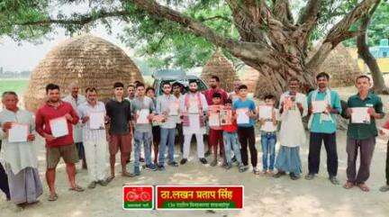 27 जनवरी 2025 से प्रतिदिन गांव गांव व घर-घर जाकर की पीडीए पर मीटिंग व पीडीए पर चर्चा

आज दिनाँक 19 मई 2025 को 136 ददरौल विधानसभा शाहजहांपुर ग्राम पंचायत टोनी ग्राम पंचायत देवराज ग्राम पंचायत पादरा सिकंदरपुर मैं गांव गांव घर-घर जाकर पीडी