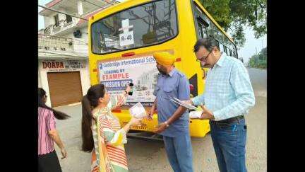 ਨਵਾਂਸ਼ਹਿਰ: ਬਾਲ ਸੁਰੱਖਿਆ ਅਫਸਰ ਕੰਚਨ ਅਰੋੜਾ ਨੇ ਨਵਾਂਸ਼ਹਿਰ, ਬਲਾਚੌਰ ਦੋ ਸਕੂਲੀ ਬੱਸਾਂ ਦੇ ਕੀਤੇ ਚਲਾਨ
