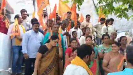 అసిఫాబాద్: గంగాపూర్ శ్రీ బాలాజీ వెంకటేశ్వర స్వామీ ఆలయంలో గిరిప్రదక్షణలు చేసిన భక్తులు
