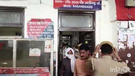 कोल: अलीगढ़ में ट्रेनों में सोते यात्रियों से लूटपाट करने वाले गैंग का भंडाफोड़, ₹10.10 लाख के सोने के साथ 5 आरोपी गिरफ्तार