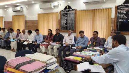 किशनगंज: डीएम की अध्यक्षता में कार्य संस्कृति पर विशेष बैठक आयोजित, दिए सख्त निर्देश