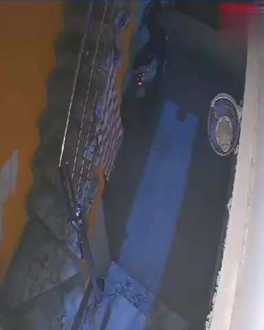 up: मुरादाबाद
घर में खड़ी इलेक्ट्रिक स्कूटी में ब्लास्ट
#kasganj #news #viral #up