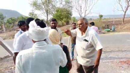 సిర్పూర్ టి: అంకుశ పూర్ గ్రామంలో దళితుల భూములపై కన్నేసిన కోనేరు లడ్డు బాపు, న్యాయం చేయాలని వేడుకుంటున్న బాధిత కుటుంబం