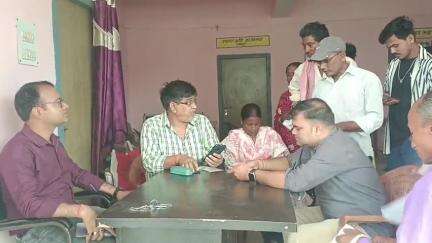 हसनगंज: हसनगंज ई-किसान भवन में प्रधानमंत्री किसान सम्मान निधि योजना के लाभार्थियों के लिए ई-केवाईसी शिविर आयोजित