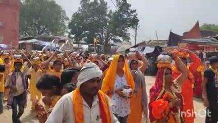 बाह: स्याइच गांव में श्रीमद्भागवत कथा की भव्य शुरुआत, कलश यात्रा निकाली गई