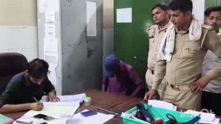 कोल: गांधीपार्क में एक मीडियाकर्मी के साथ दबंगों ने की मारपीट, बाइक पर लिफ्ट देने पर लगाया आरोप