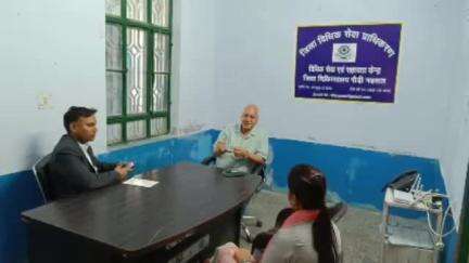 पौड़ी: जिला विधिक सेवा प्राधिकरण के सचिव ने विधिक सेवा एवं सहायता केंद्र का किया निरीक्षण