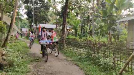 শিৱসাগৰ: এখন নিচামুক্ত সমাজ গঢ়াৰ বাৰ্তাৰে হাঁ‌হচৰা লেবাং চাউলকৰা গাঁ‌ৱৰ পৰা ৩ যুৱকৰ কেদাৰনাথলৈ চাইকেলেৰে যাত্ৰা