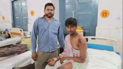 बरेली: जिला अस्पताल से बहन को देखकर घर जाते समय बाइक सवार तीन युवकों को महादेव पल पर तेज रफ्तार कार ने मारी टक्कर, तीन घायल