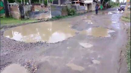 সোণাৰি: ভজো বাহঁবাৰী আৰু সাপেখাতী সংযোগী জৰাজীৰ্ণ পথ নিৰ্মাণৰ সোণাৰিত দাবী বীৰ লাচিত সেনা জিলা সম্পাদকৰ