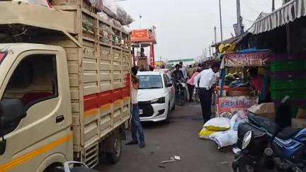 बिसवां: रेउसा मुख्य चौराहे पर जाम वतिक्रमण से परेशान लोग, आवागमन में हो रही दिक्कतें
#Jansamasya
