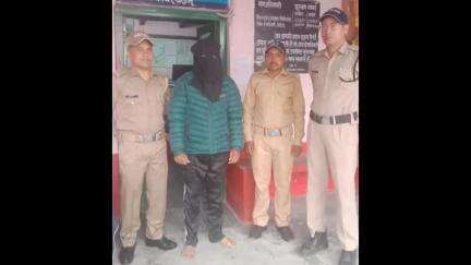 डीडीहाट: क्षेत्र की एक महिला को अश्लील फोटो व वीडियो कॉल करने वाले अभियुक्त को पुलिस ने किया गिरफ्तार