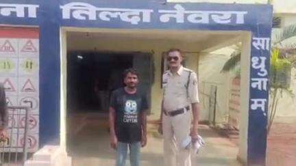 तिल्दा: तुलसी नेवरा में पुलिस ने अवैध शराब के साथ एक व्यक्ति को किया गिरफ्तार