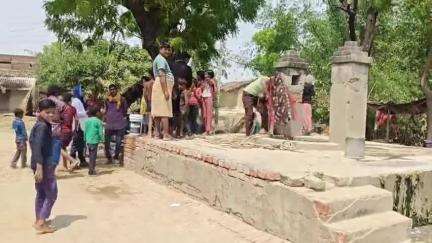 करछना: कुकुढीं गांव की दलित बस्ती में दूषित पानी पीने को ग्रामीण मजबूर, जिम्मेदार खबर #jansamasya