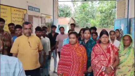 মুরারই ২: জাজিগ্রাম SA, হাই স্কুলের একাদশ শ্রেণীতে ছাত্র ছাত্রীদের ভর্তি না নেওয়ার জন্য অভিভাবকরা বিক্ষোভ দেখালো