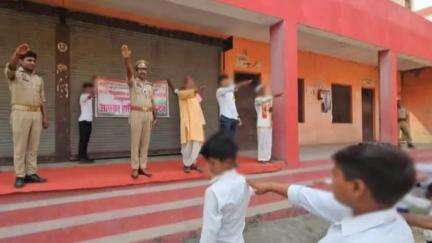 बिलारी: बिलारी थाना क्षेत्र में 'मिशन सड़क सुरक्षा' अभियान के तहत दुर्घटना से सुरक्षा के संबंध में जानकारी दी गई