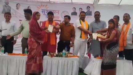 तमनार: धौरा भाटा में सुशासन तिहार समाधान शिविर में विभागीय योजनाओं से लाभान्वित किया गया